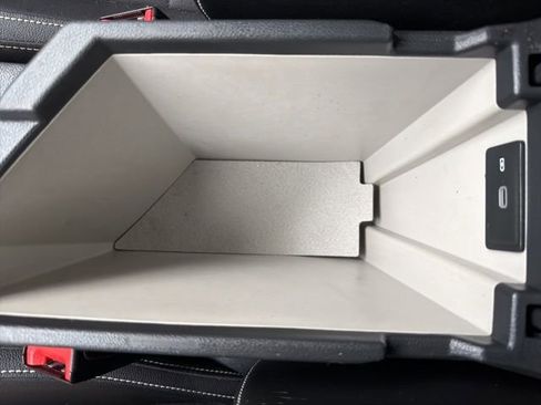 Used 2024 Volkswagen Jetta SE image 33