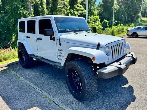 Used 2016 Jeep Wrangler Unlimited Sahara w/ Connectivity Group AWD/4WD image 4