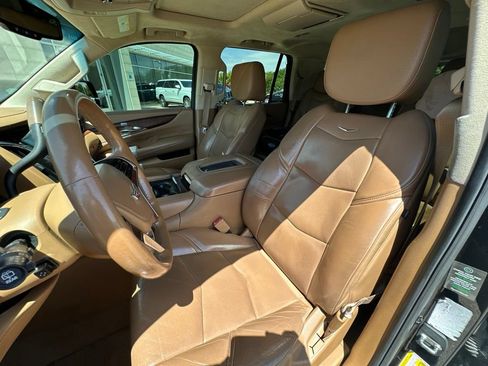 Used 2015 Cadillac Escalade Platinum AWD/4WD image 12