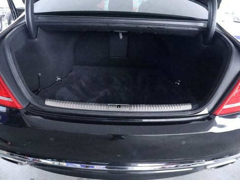 Used 2018 Genesis G90 3.3T Premium RWD image 33