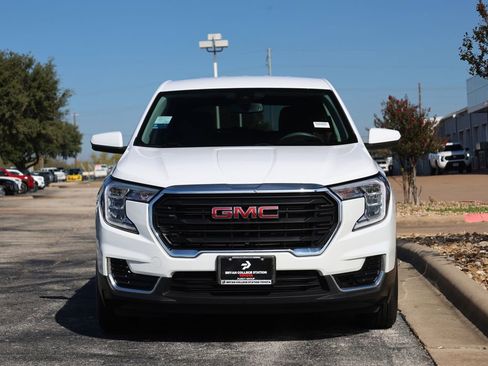 Used 2023 GMC Terrain SLE image 3