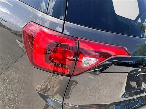 Used 2019 GMC Acadia SLT w/ Black Edition FWD image 29