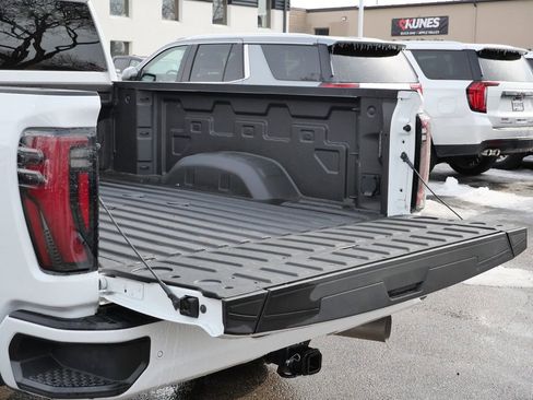 Used 2025 GMC Sierra 2500 AT4 image 24