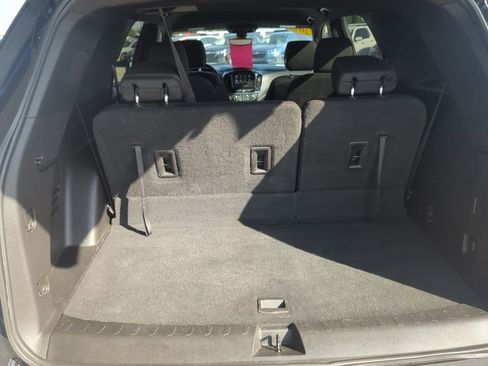 Used 2022 Chevrolet Traverse LT FWD image 10