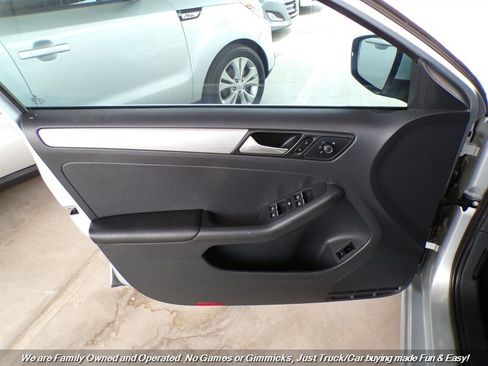 Used 2015 Volkswagen Jetta SE image 11