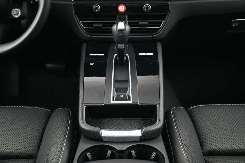 Certified 2026 Porsche Macan S AWD/4WD image 10