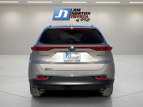 Used 2024 Toyota Venza Limited AWD/4WD image 6