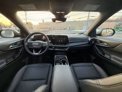 Used 2025 Chevrolet Equinox LT w/ Convenience Package II image 17