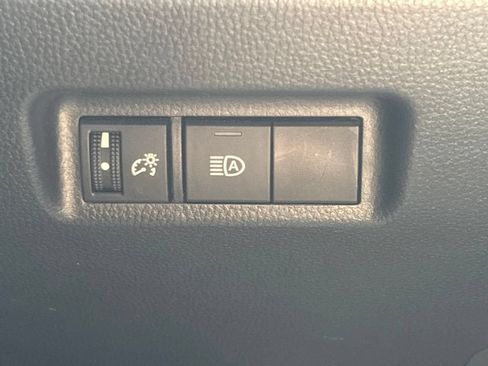 Used 2020 Toyota RAV4 XLE FWD image 24