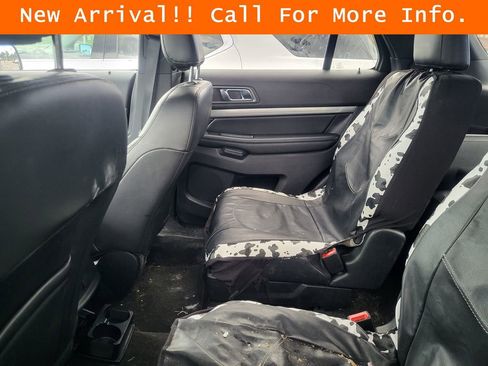 Used 2019 Ford Explorer XLT w/ Equipment Group 202A AWD/4WD image 11