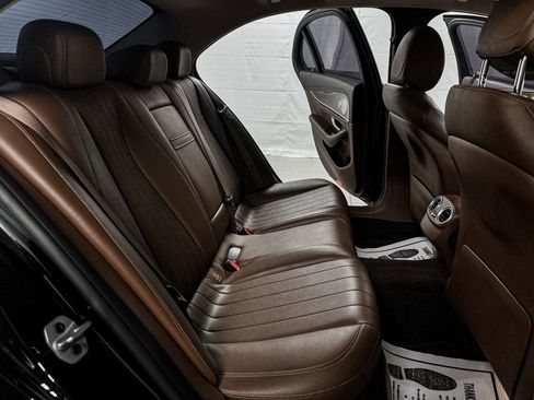 Used 2019 Mercedes-Benz E 300 E 300 4MATIC Sedan w/ Premium 1 Package image 11