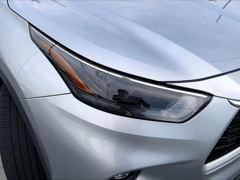 Used 2022 Toyota Highlander XLE FWD image 26