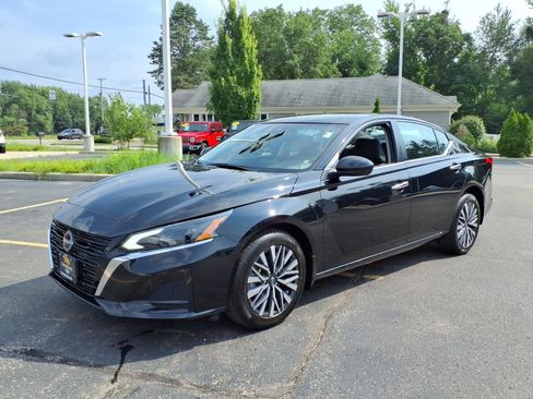 Used 2023 Nissan Altima 2.5 SV AWD/4WD image 3
