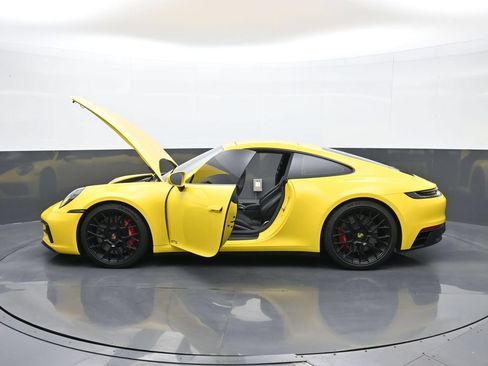 Certified 2024 Porsche 911 Carrera GTS RWD image 25