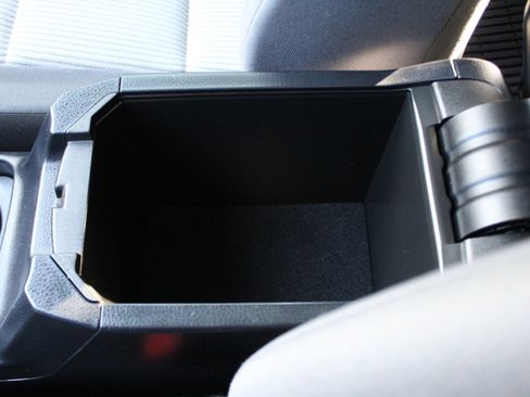 Used 2013 Toyota RAV4 LE image 36