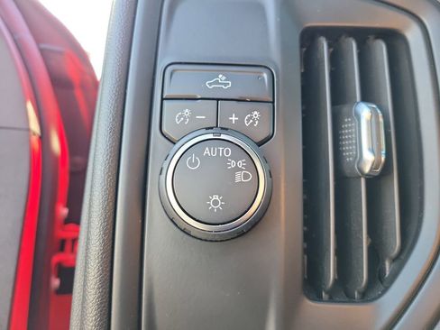 Used 2020 Chevrolet Silverado 1500 Custom w/ Custom Value Package image 25