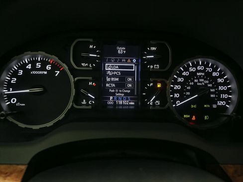 Used 2020 Toyota Tundra 4x4 CrewMax image 38