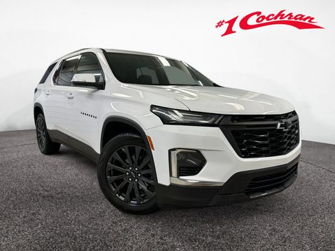 Certified 2023 Chevrolet Traverse RS w/ LPO, Floor Liner Package FWD image 1