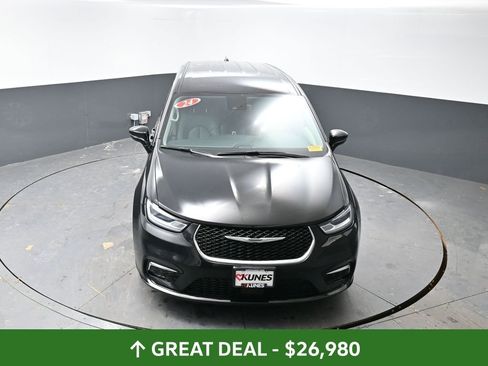 Used 2024 Chrysler Pacifica Select image 46