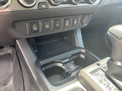 Used 2017 Toyota Tacoma TRD Sport w/ Premium & Technology Package AWD/4WD image 31