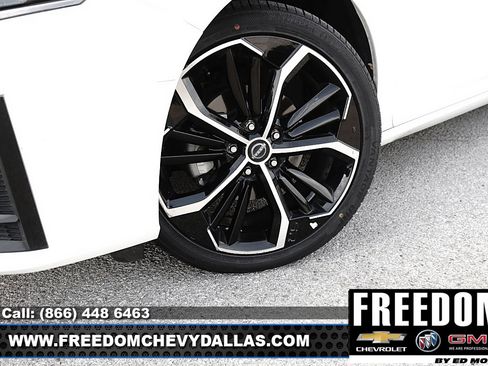 Used 2024 Nissan Altima 2.5 SR FWD image 9