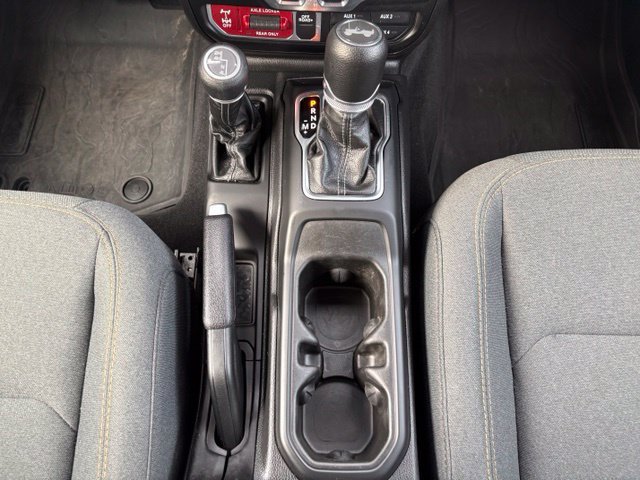 Used 2025 Jeep Wrangler Sport AWD/4WD image 32