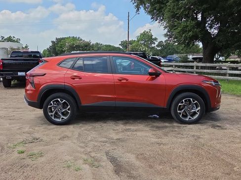 Used 2024 Chevrolet Trax LT w/ Driver Confidence Package FWD image 37