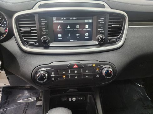 Used 2020 Kia Sorento LX FWD image 17