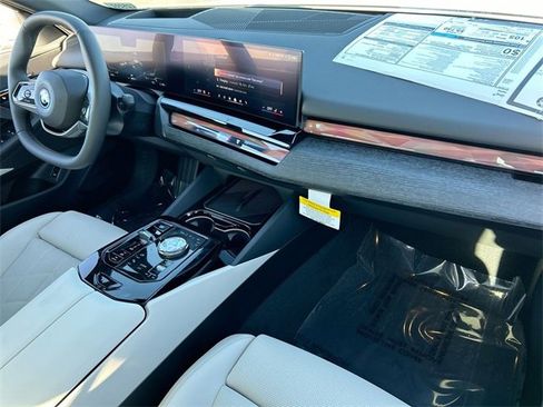 Certified 2025 BMW i5 eDrive40i w/ Premium Package image 12