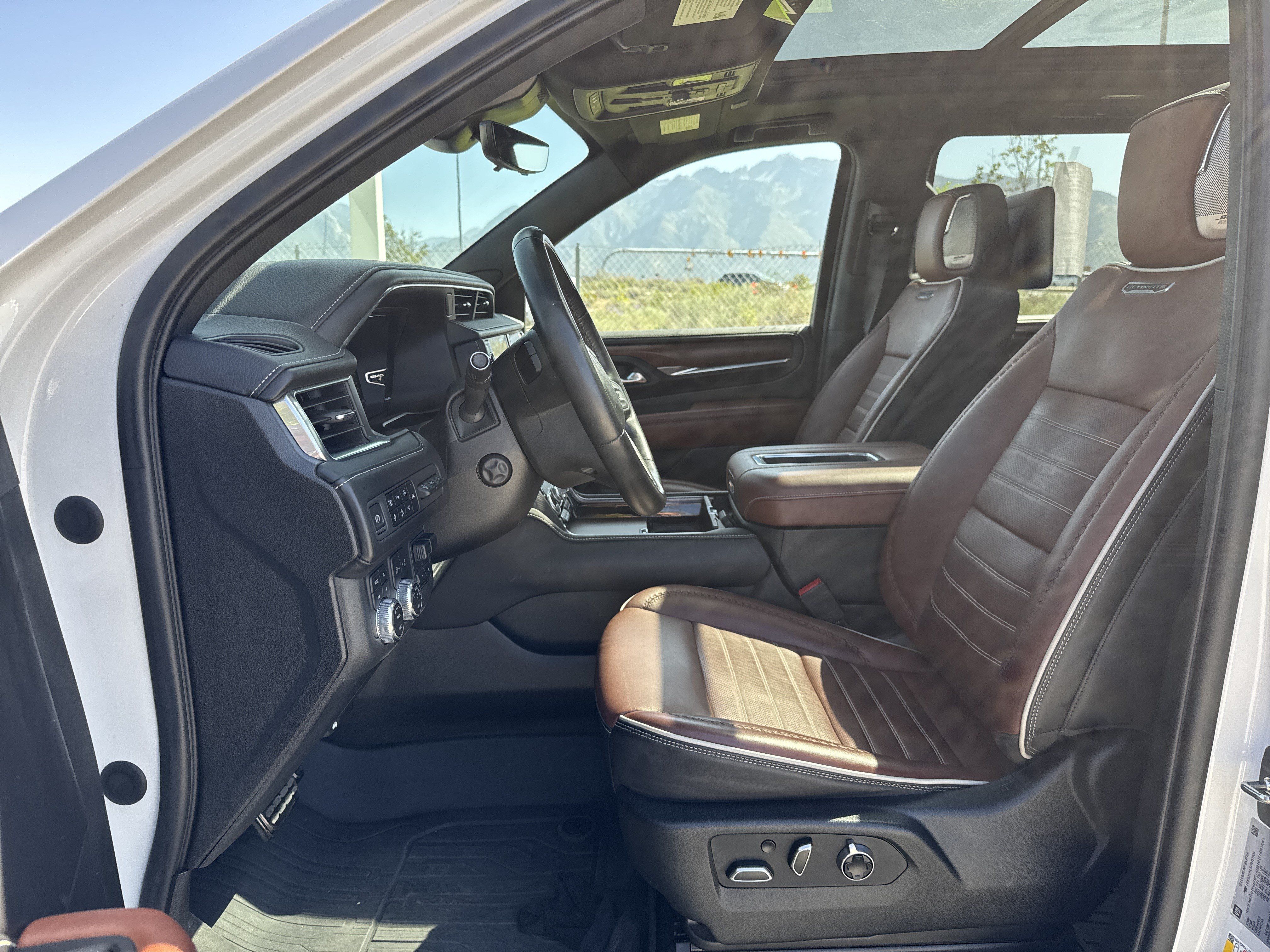 Used 2023 GMC Yukon XL Denali Ultimate AWD/4WD image 14