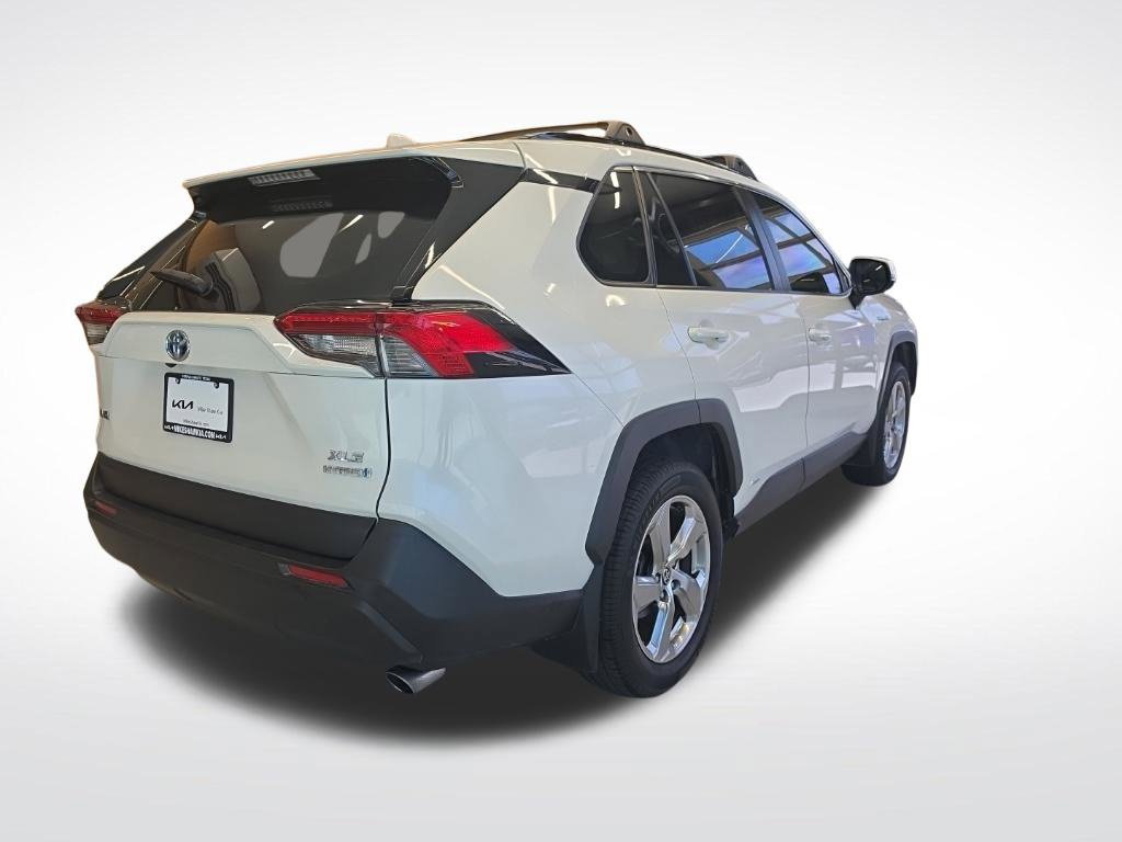 Used 2021 Toyota RAV4 XLE Premium AWD/4WD image 14