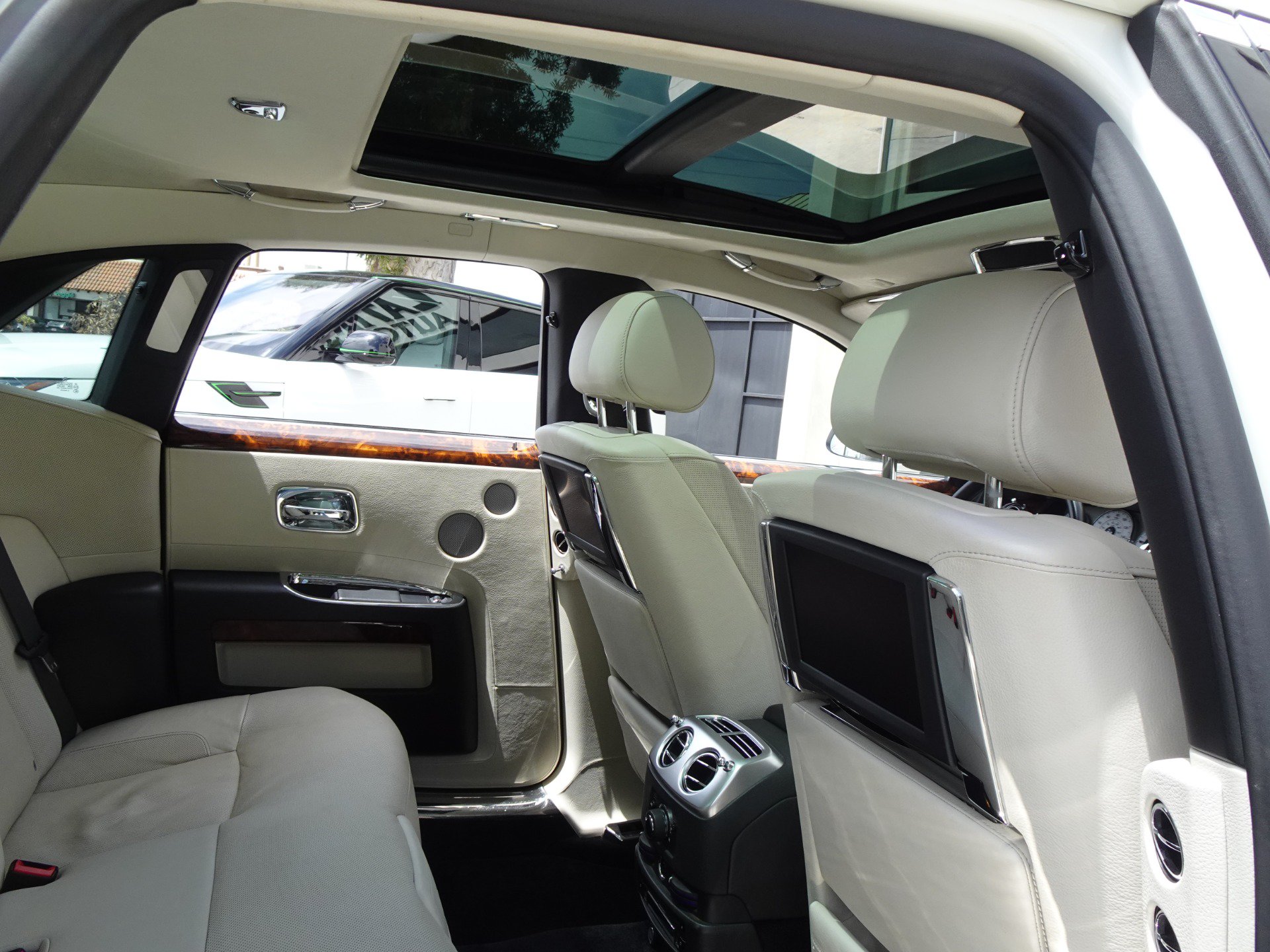 Used 2012 Rolls-Royce Ghost RWD image 19