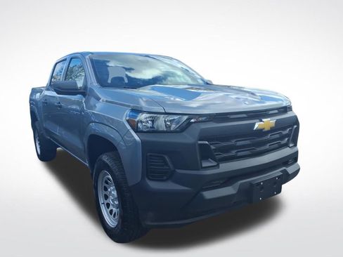 Used 2025 Chevrolet Colorado W/T image 3