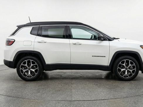 Used 2025 Jeep Compass Limited AWD/4WD image 11