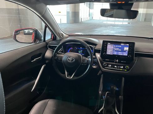 Used 2022 Toyota Corolla Cross XLE w/ Convenience Package AWD/4WD image 40