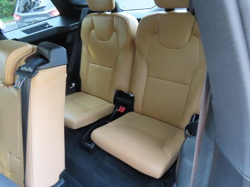 Used 2017 Volvo XC90 T6 Momentum w/ Vision Package AWD/4WD image 17