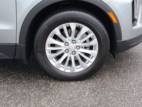 Used 2024 Cadillac XT4 Luxury w/ Cold Weather Package FWD image 11