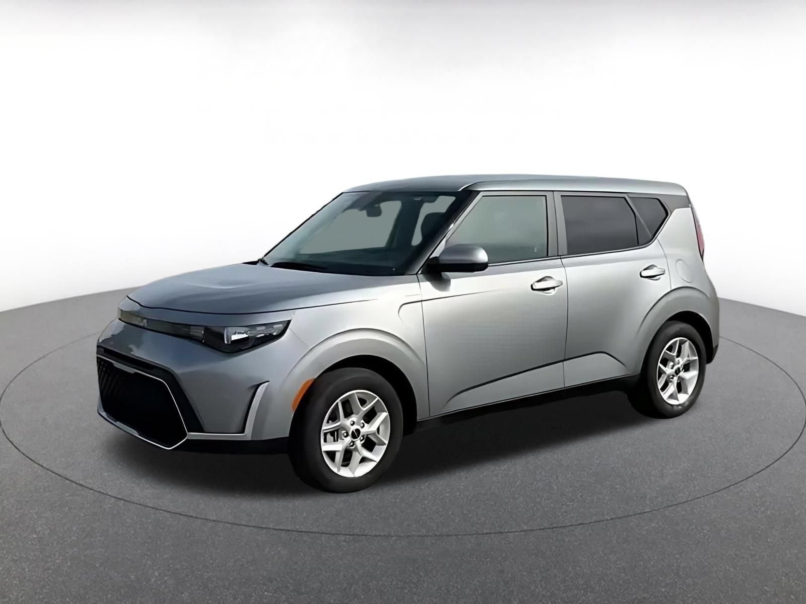 Used 2025 Kia Soul LX w/ LX Technology Package FWD image 7