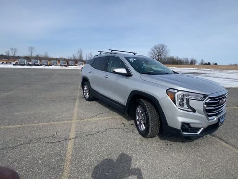 Certified 2022 GMC Terrain SLT w/ Tech Package AWD/4WD image 2