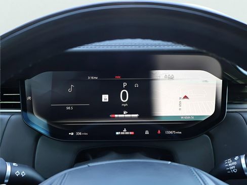 Used 2023 Land Rover Range Rover SE image 28