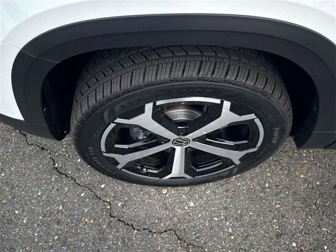 New 2026 Volkswagen Taos SEL AWD/4WD image 6
