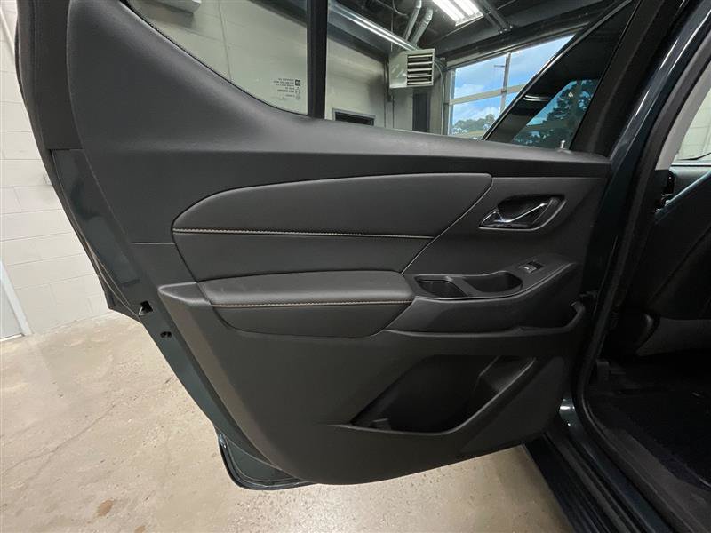 Used 2019 Chevrolet Traverse LT w/ LPO, Black Accent Package FWD image 21