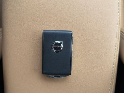 Used 2023 Volvo XC60 T8 Ultimate w/ Climate Package image 65