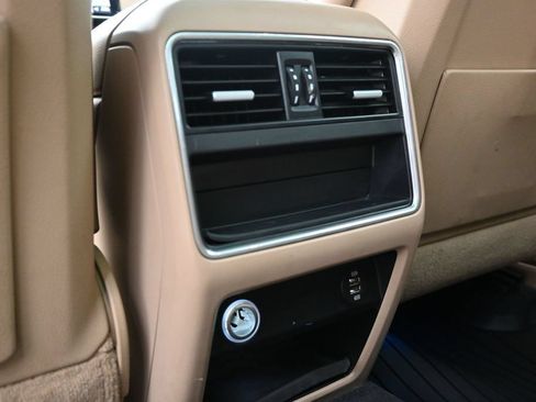 Used 2019 Porsche Cayenne AWD/4WD image 18