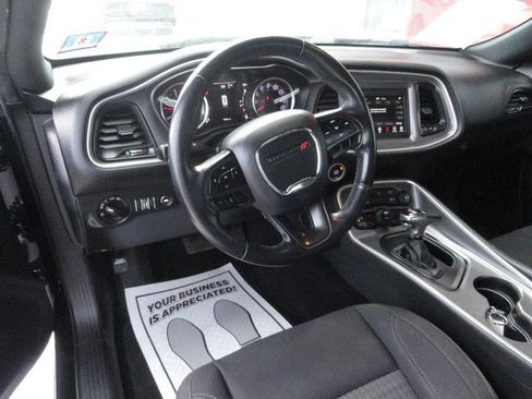 Used 2019 Dodge Challenger SXT image 7