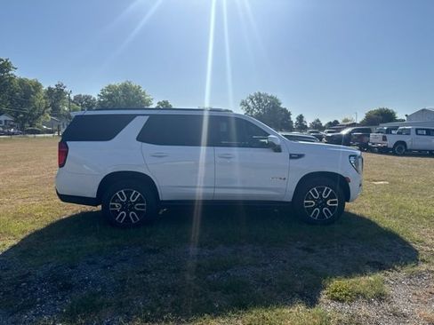 Used 2023 GMC Yukon AT4 w/ AT4 Premium Package AWD/4WD image 3