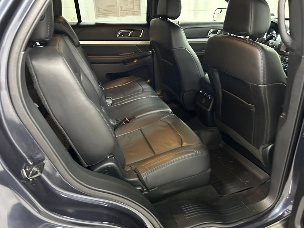 Used 2017 Ford Explorer XLT w/ Equipment Group 202A AWD/4WD image 14