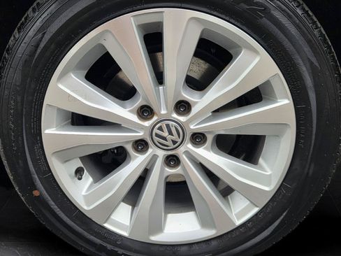 Used 2019 Volkswagen Golf S AWD/4WD image 37