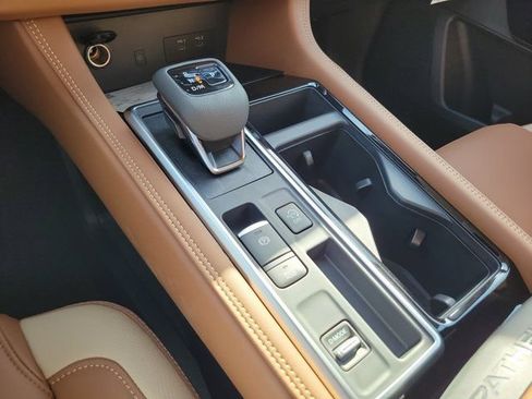 New 2026 Nissan Pathfinder Platinum FWD image 11