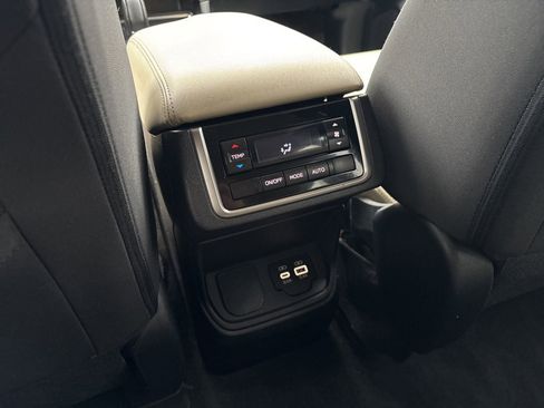 Certified 2023 Subaru Ascent Premium w/ Convenience Package image 25